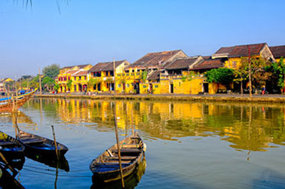 하노이(Hanoi), 후에(Hue), 나트랑(Nha Trang)에서 버스로 호이안에 갈 수 있습니다.