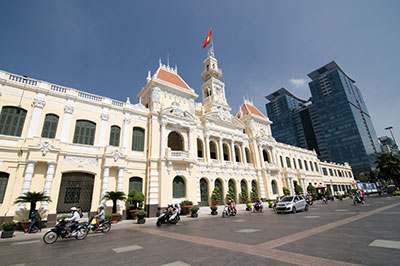 사이공은 다양한 버스와 개인 택시 옵션을 갖춘 베트남 최대의 교통 허브입니다.